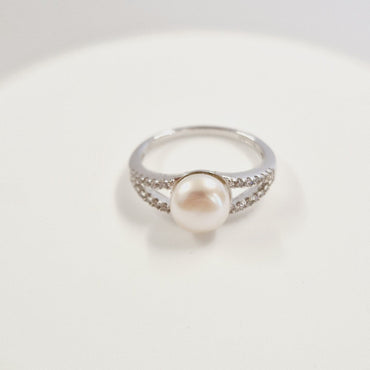 Sterling Silver Freshwater Pearl Shoulders Ring