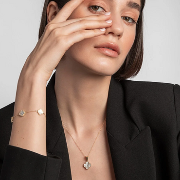 9ct Gold Mother of Pearl Clover Pendant