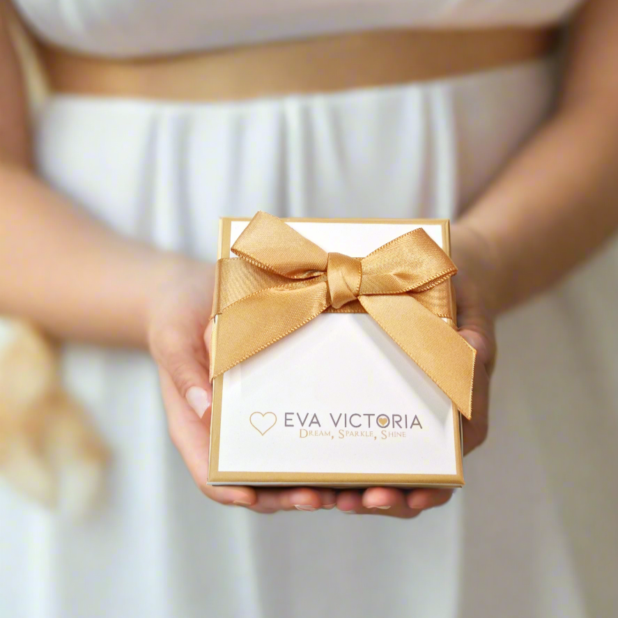 Eva Victoria Mother Of Pearl Gold Clover Chain Bracelet