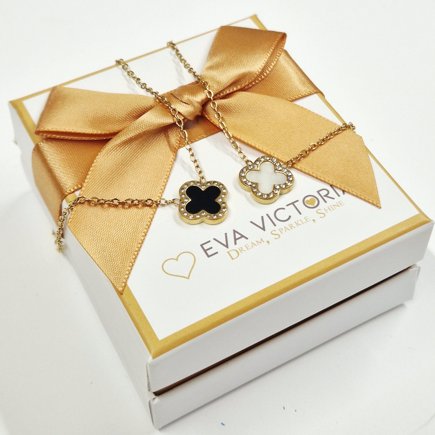 Eva Victoria Mother Of Pearl Clover Gold Pendant