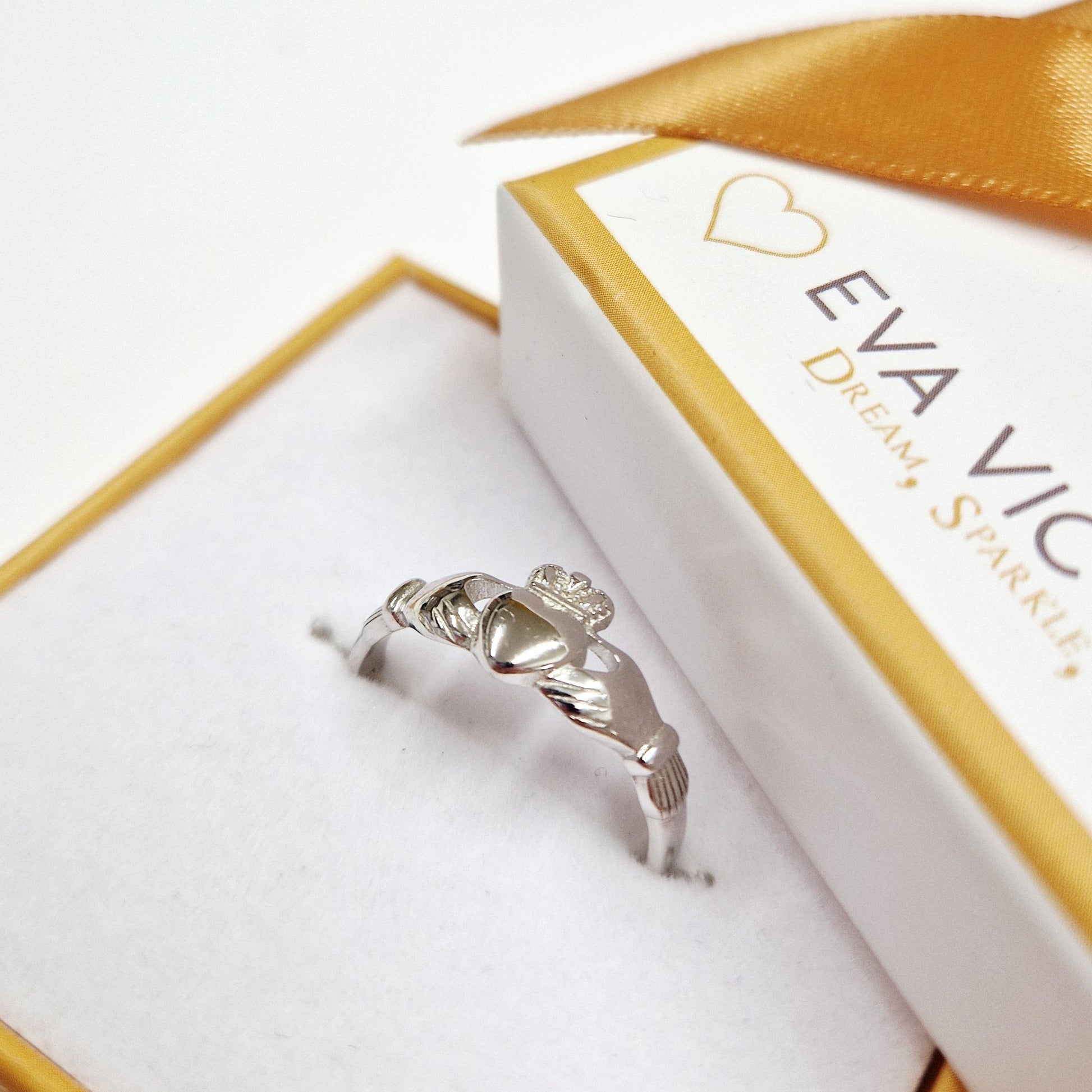 sterling silver ladies claddagh ring in ireland