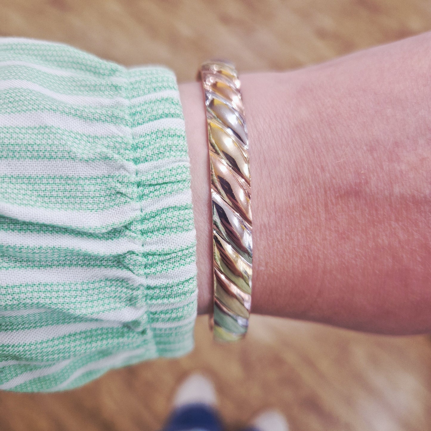 3 metal gold magnetic bangle for women in ireland