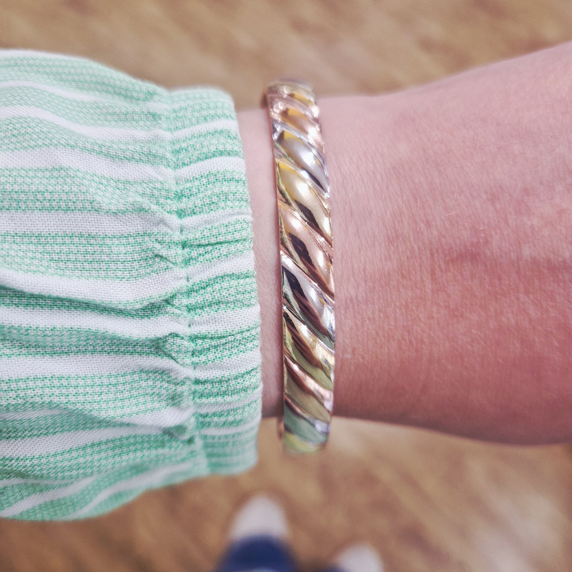3 metal gold magnetic bangle for women in ireland